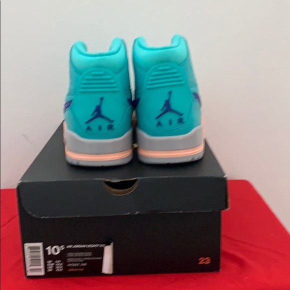 SOLD Jordan Legacy 312 Hyper Jade - Picture 4 of 7